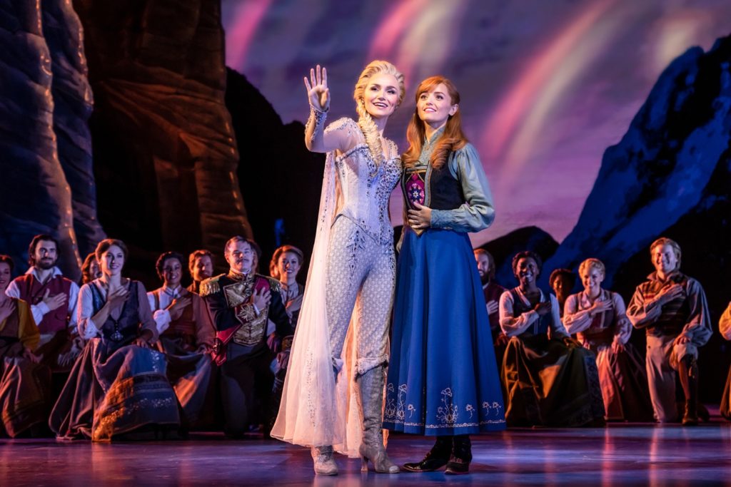 Elsa and Anna onstage together